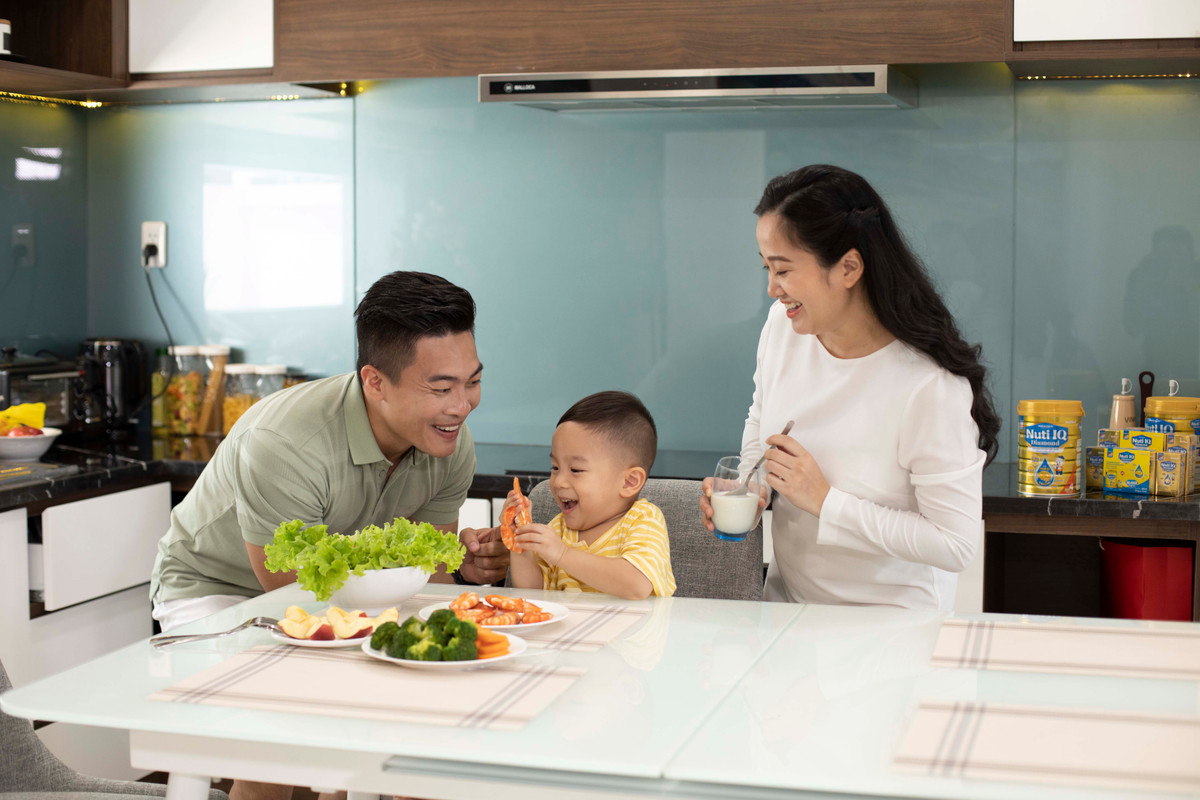 Quoc Co – Hong Phuong “hop bich” lo the chat, dinh duong cho con-Hinh-2