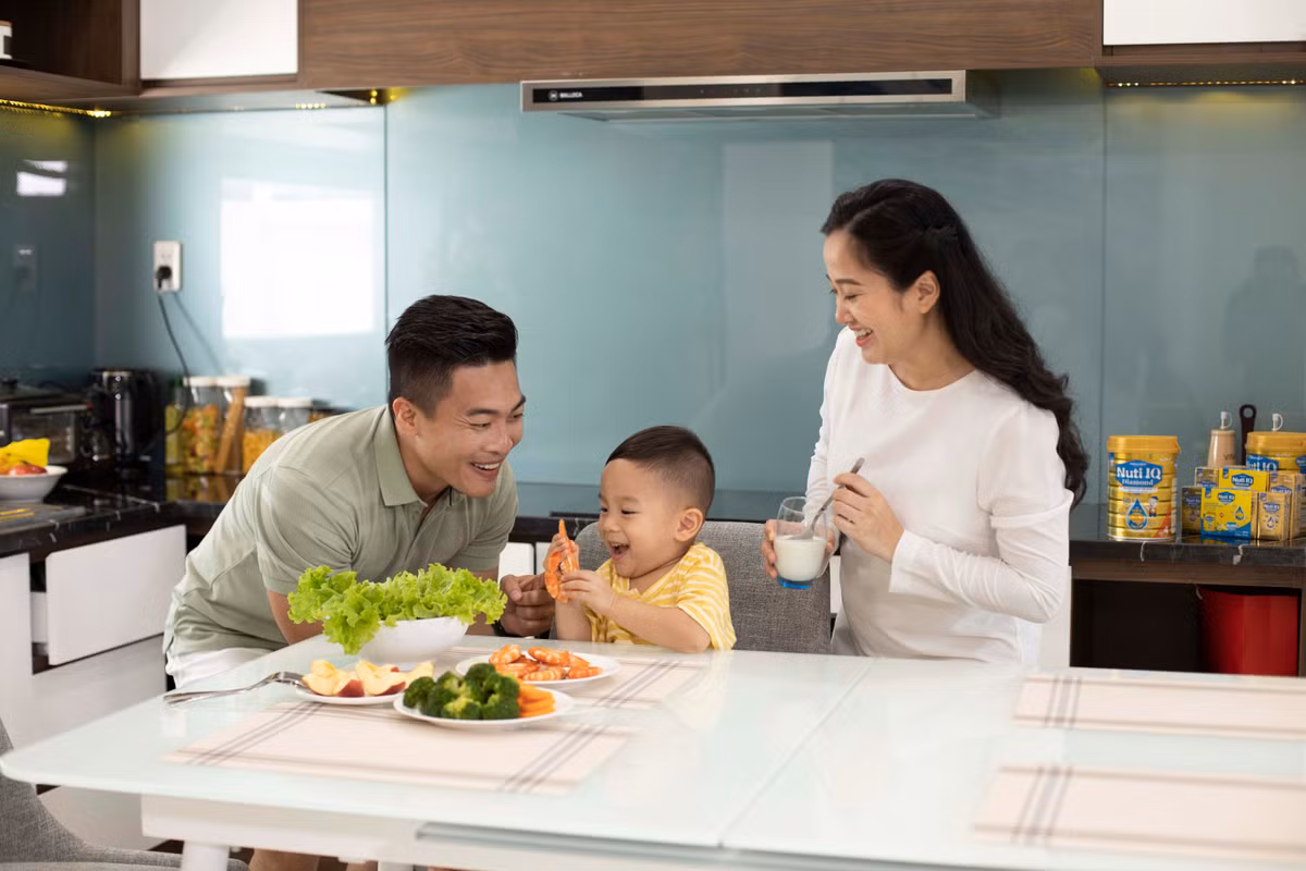 Quốc Cơ – Hồng Phượng “hợp bích” lo thể chất, dinh dưỡng cho con - Hình 2 Quoc Co – Hong Phuong “hop bich” lo the chat, dinh duong cho con-Hinh-2