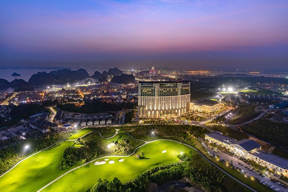 Tan huong ki nghi thien duong suot 4 mua tai Vinh Ha Long-Hinh-2