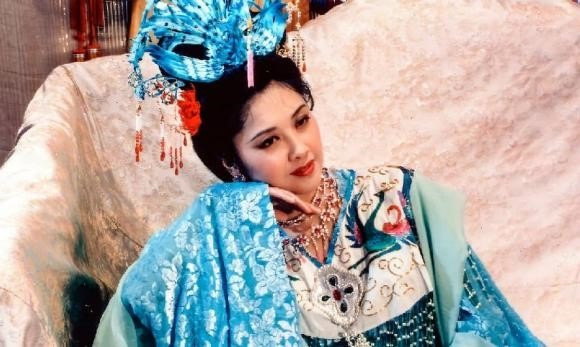 Trong thời gian ở Tỳ Bà Động, Tỳ Bà Tinh không dám động tới quốc vương Nữ Nhi Quốc dù đó chỉ là một người phụ nữ bình thường. Nhiều người cho rằng điều này có thể là vì 2 lý do.