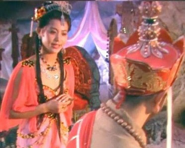 Trong một lần Như Lai Phật Tổ vô tình đụng vào con bọ cạp, nó lập tức cong đuôi đốt vào tay trái của ngài rồi bỏ trốn xuống trần. Như Lai Phật Tổ bị đốt rất đau nên liền hạ lệnh cho Kim Cang truy bắt con bọ cạp thành tinh.