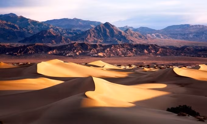 Là vùng đất dài và hẹp nằm giữa hai bang California và Nevada của Mỹ, Thung lũng Chết (Death Valley) có tổng diện tích khoảng 1.400 km2. Nơi đây có cao độ thấp nhất Bắc Mỹ, trung bình khoảng 86m dưới mực nước biển. Ảnh: Gary Crabbe.