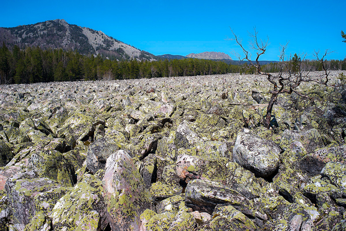 Sông Đá Lớn được gọi là sông là bởi vì nó nhìn giống một dòng sông. Trải qua nhiều thế kỷ, con sông đặc biệt này vẫn giữ nguyên dáng vẻ. Ảnh: Alxleo 74 (CC BY-SA).