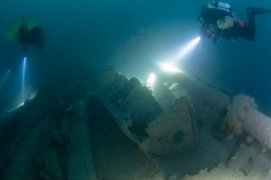 Tuy nhiên, người chủ này không tìm thấy bất cứ thứ gì giá trị nên cuối cùng quyết định rao bán xác tàu đắm SS Almond Branch. Ảnh: Rick Ayrton.