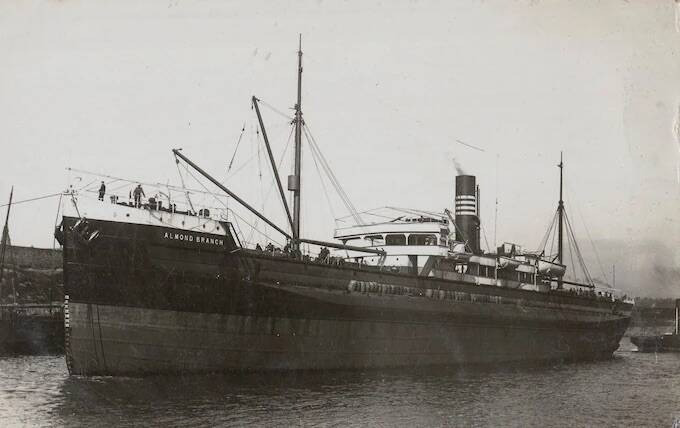 Xác tàu đắm SS Almond Branch nằm dưới đáy eo biển Manche ngay ngoài khơi bờ biển Cornwall. Con tàu bị đắm vào năm 1917. Nó được một chủ sở hữu tư nhân mua lại từ chính phủ vào những năm 1970. Khi ấy, người mua con tàu đắm hy vọng sẽ tìm thấy thứ gì đó có giá trị trong số những gì còn lại. Ảnh: Wrecksite.