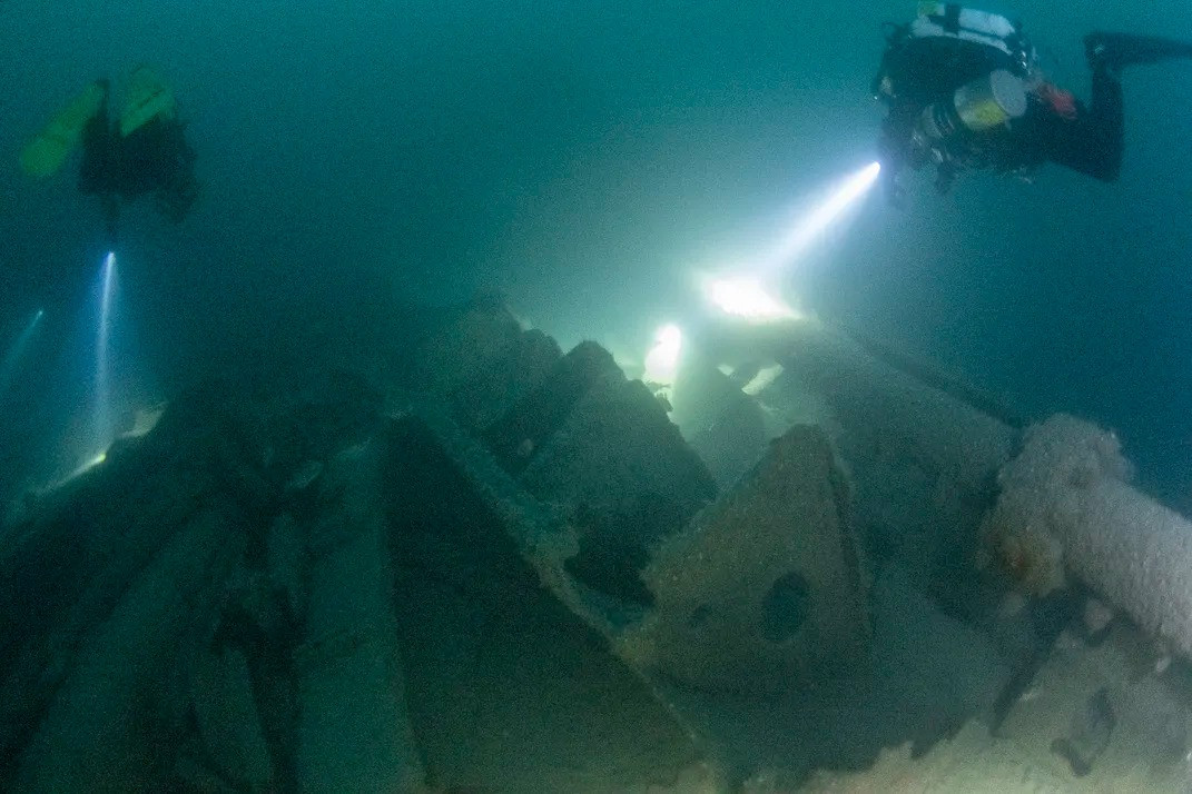 Theo các ghi chép, Trong Thế chiến 1 (1914 - 1918), tàu SS Almond Branch hoạt động như một tàu buôn của Anh được trang bị vũ khí phòng thủ. Con tàu đã trúng ngư lôi của một tàu ngầm Đức khi ở ngoài khơi bờ biển Cornwall vào năm 1917. Theo đó, con tàu này chìm xuống đáy biển. Ảnh: Rick Ayrton.