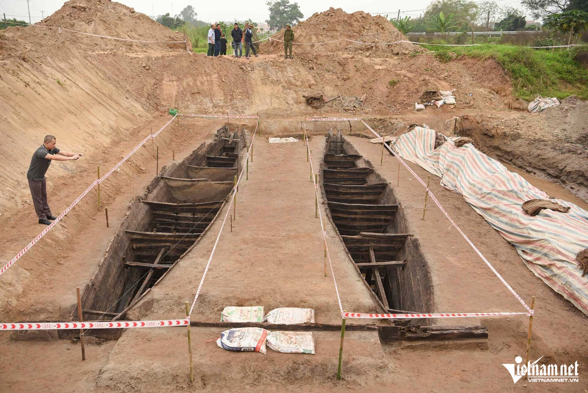 Được đóng hoàn toàn bằng gỗ, thuyền không sử dụng kim loại trong các bộ phận kết cấu và liên kết thuyền. Căn cứ trên các nguồn tài liệu về thuyền cổ Việt Nam và trên thế giới, các nhà khoa học đánh giá đây là di tích thuyền có quy mô, cấu trúc và kỹ thuật phức tạp nhất, là duy nhất phát hiện được cho đến nay không chỉ ở Việt Nam mà cả thế giới. Ảnh: Vietnamnet.