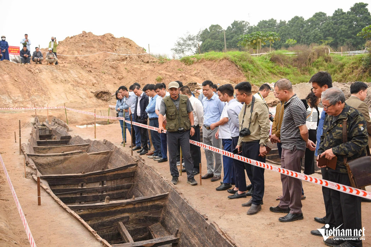 Đánh giá giá trị bước đầu, từ quy mô, cấu trúc, kỹ thuật và vật liệu xây dựng cho thấy đây là loại hình thuyền hai thân, thể là thuyền có chức năng để chở hàng hóa, nhưng cũng có thể là thuyền được dùng để du ngoạn trên sông hoặc sông pha biển. Ảnh: Vietnamnet.