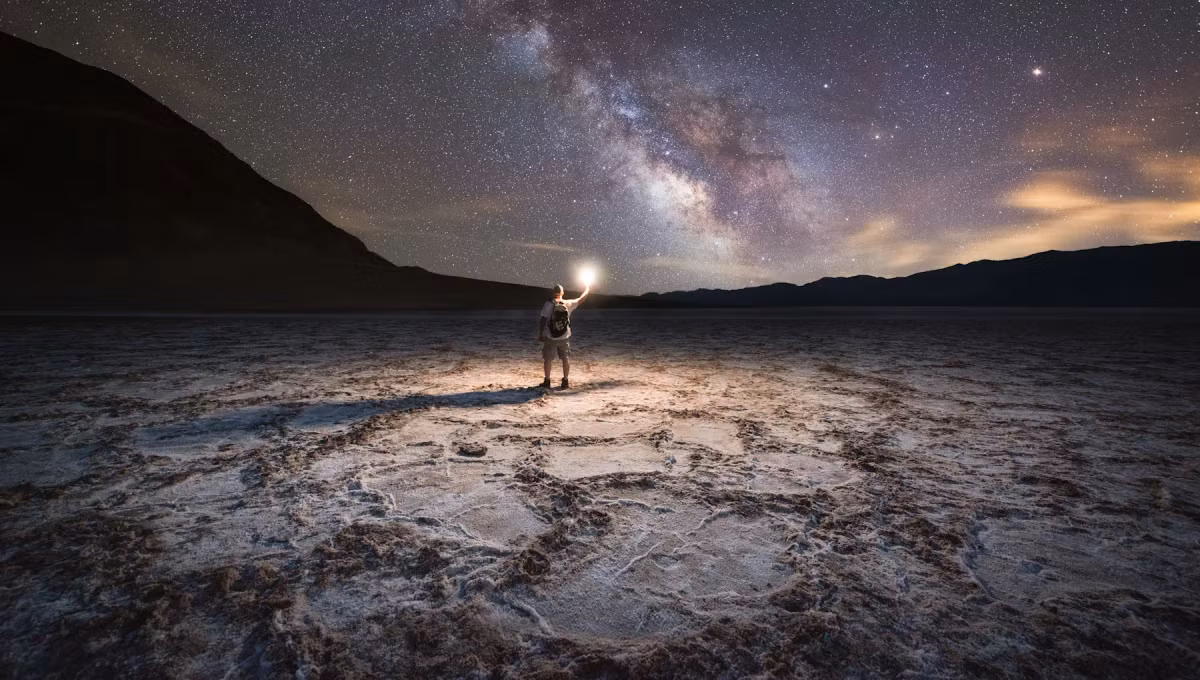 Đặc điểm trên của lưu vực Badwater đã khiến các chuyên gia đặt tên cho nơi thấp nhất trên sao Hỏa theo tên nó: Miệng núi lửa Badwater. Ảnh: oasisatdeathvalley.