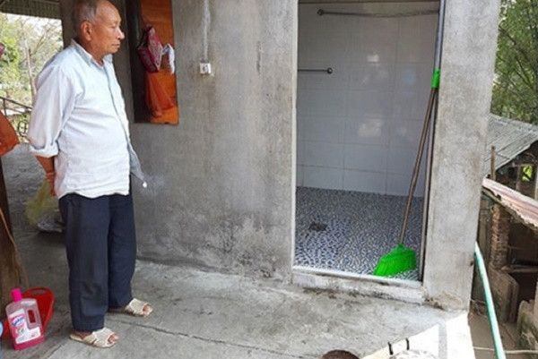 Sau một lúc không thấy hai bố con trở ra, nghi có chuyện chẳng lành, mọi người phá cửa xông vào thì phát hiện cháu K. đã tử vong. Luân đã dùng dao tự tử nhưng được phát hiện kịp thời.