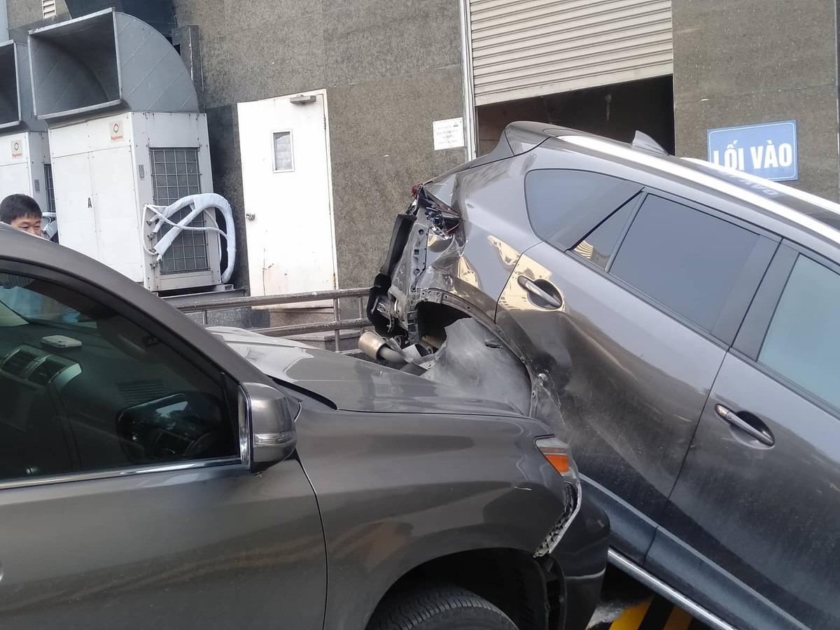 Lexus can hang loat xe o to khien nhieu xe bi hu hong nang-Hinh-2