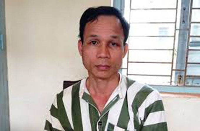 Đăng giả vờ hỏi đường đến Trung tâm y tế huyện Đức Cơ rồi nhờ cháu L. ngồi lên xe để “chỉ đường”. Đến nơi vắng người qua lại, Đăng đã dùng vũ lực đe doạ, thực hiện hành vi đồi bại của mình.