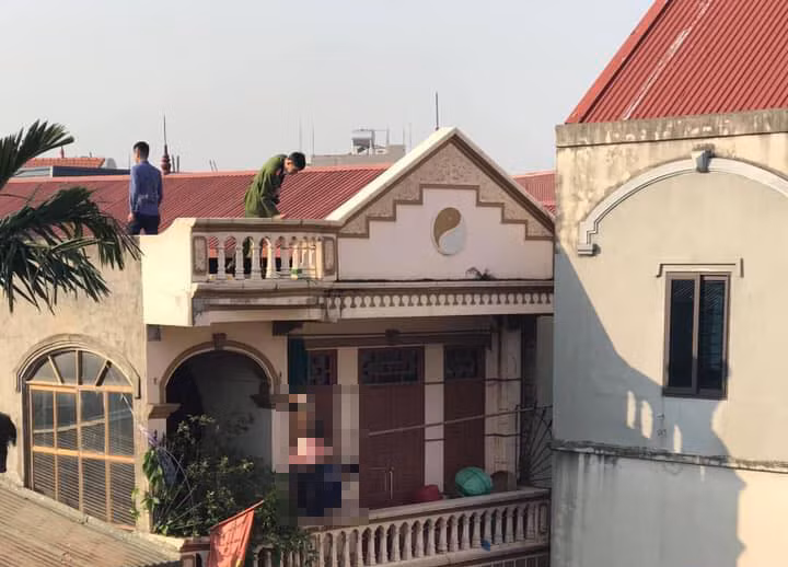 Ninh Hiep: Phat hien nguoi phu nu chet trong tu the treo co o lan can