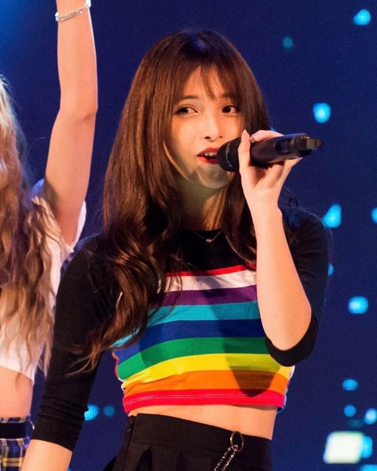 Hot girl truong Luat duoc nhan xet giong idol Han Quoc-Hinh-4