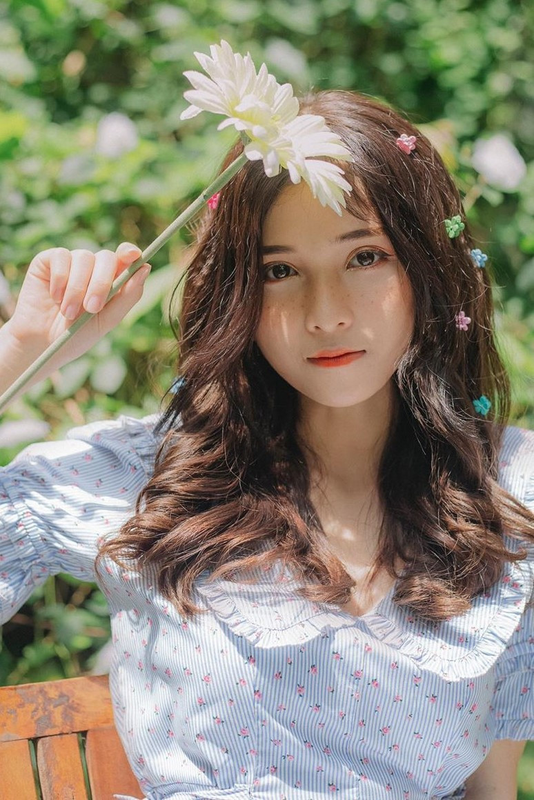 Hot girl truong Luat duoc nhan xet giong idol Han Quoc-Hinh-5