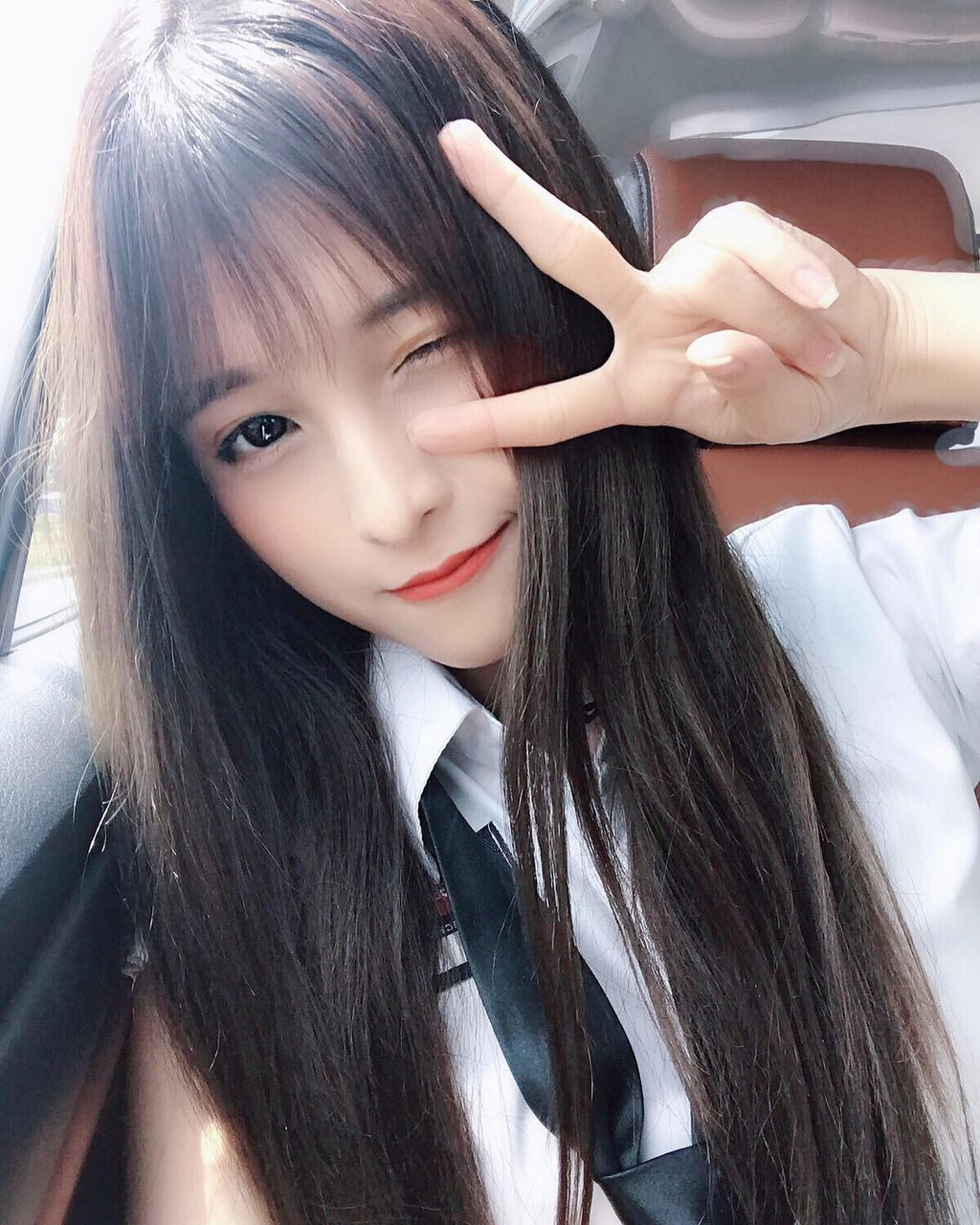 Hot girl truong Luat duoc nhan xet giong idol Han Quoc-Hinh-3