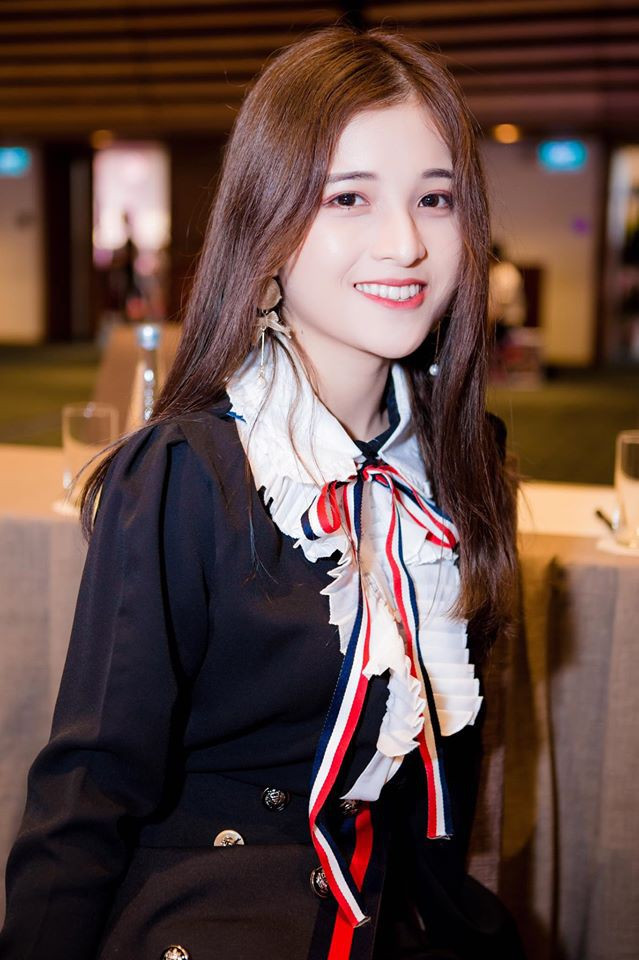 Hot girl truong Luat duoc nhan xet giong idol Han Quoc-Hinh-2