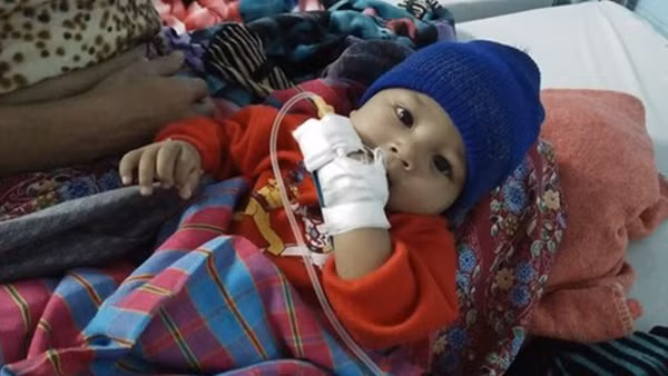 Cô bé 5 tháng tuổi đã phải nhập viện để điều trị sỏi thận