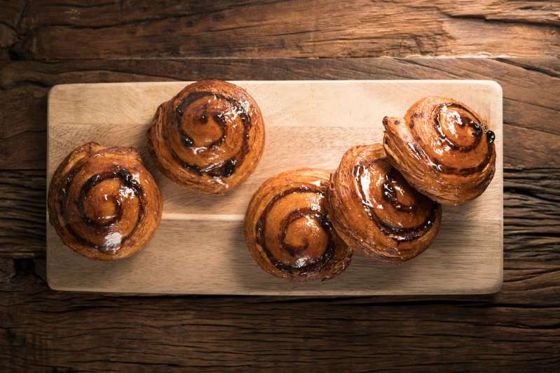 7. Quế Quế là một trong những loại thảo mộc có thể bổ sung các chất chống oxy hóa mạnh hơn hầu hết các loại gia vị và thảo mộc khác. Nó có thể giúp tăng cường trao đổi chất cũng như hỗ trợ tiêu hóa, làm ấm dạ dày và hỗ trợ quá trình phân hủy thức ăn hiệu quả hơn.