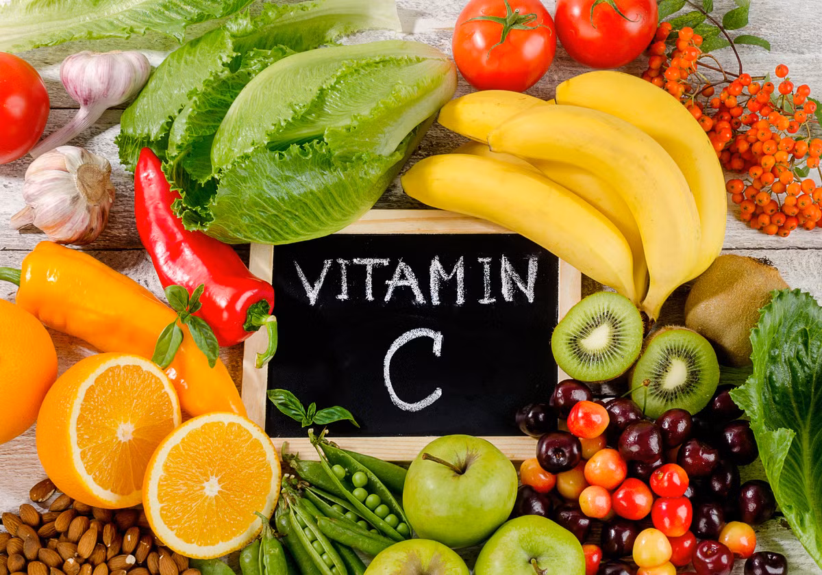 Trái cây họ cam quýt thường được ca ngợi là thực phẩm giúp tăng cường vitamin C và chống cảm lạnh hiệu quả nhất. Tuy nhiên, một quả ớt đỏ thậm chí chứa lượng vitamin C gấp 3 lần một quả cam.
