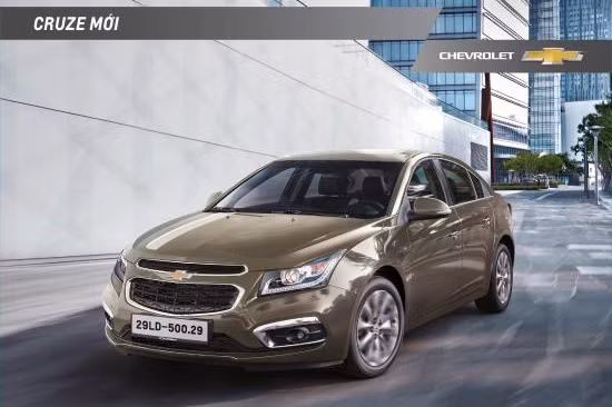 Tại thị trường Việt Nam, Chevrolet Cruze 2016 phiên bản nâng cấp gồm LT – LTZ đi kèm với giá bán lần lượt là 589 triệu đồng và 699 triệu đồng. So với phiên bản trước, Cruze 2016 đã được tinh chỉnh lại ở mặt ngoại/nội thất và các tính năng trang bị trên xe.