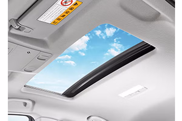 Trên phiên bản mới, Cruze 2016 bản nâng cấp được hãng xe Chevrolet trang bị cửa sổ trời mang đến sự sang trong hơn cho xe.