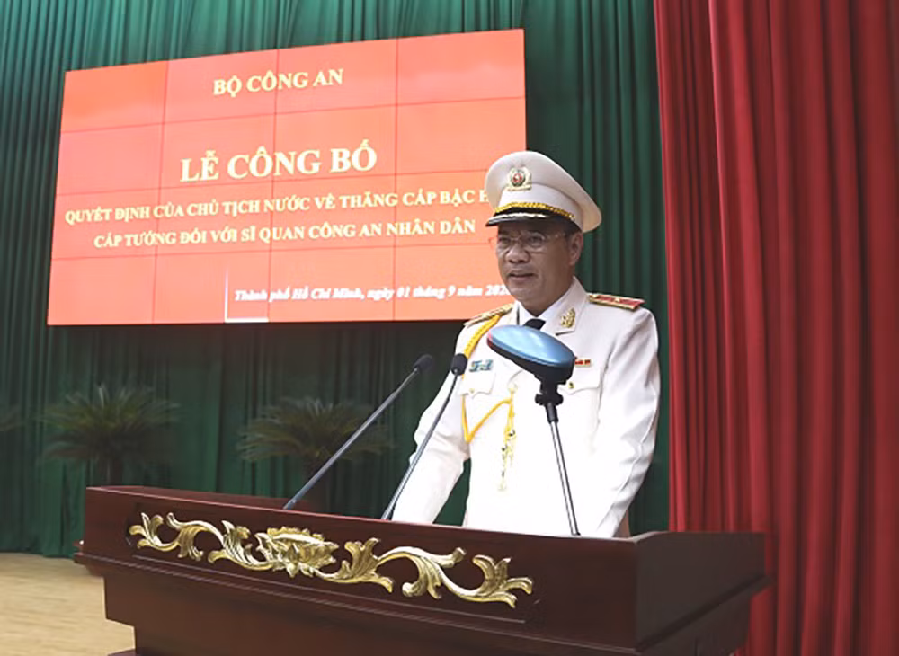 Thiếu tướng Cao Đăng Hưng (56 tuổi, quê quán huyện Cai Lậy, tỉnh Tiền Giang) từng đảm nhiệm các chức vụ quan trọng tại Tổng cục Hậu cần - Kỹ thuật Công an nhân dân.