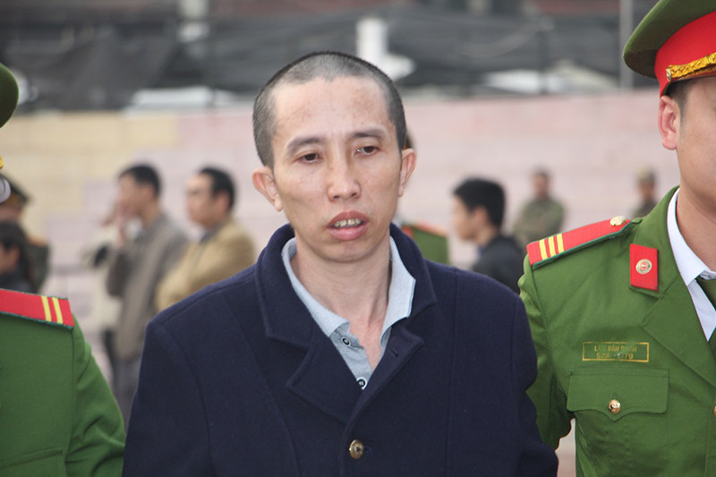 Một lãnh đạo Cục Thi hành án dân sự Điện Biên thông tin thêm, người được Bùi Văn Công ủy quyền là con gái riêng của Công. Tuy nhiên, sáng 10/3 người này không có mặt tại buổi bàn giao. Khi vắng 1 trong 2 đồng chủ sở hữu thì việc bàn giao sẽ bị hoãn lại. 