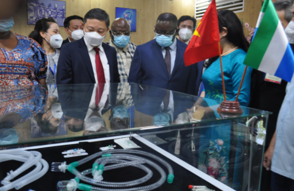 Tong thong Sierra Leone tham khu cong nghe cao TP HCM-Hinh-9