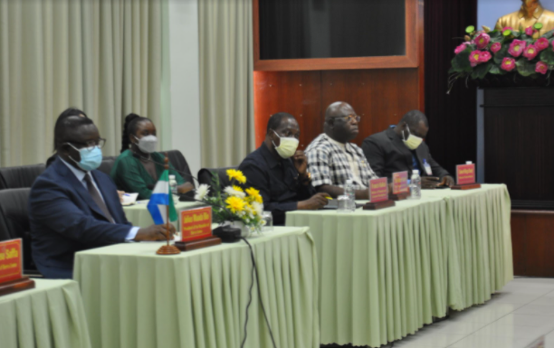 Tong thong Sierra Leone tham khu cong nghe cao TP HCM-Hinh-5