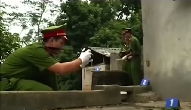 Giám định pháp y kết luận, bà L. bị đánh vào đầu dẫn tới chấn thương sọ não, sau khi ném xuống nước mới tử vong. Nghi vấn ban đầu là vụ trộm cắp tài sản, song không có vật gì bị mất.