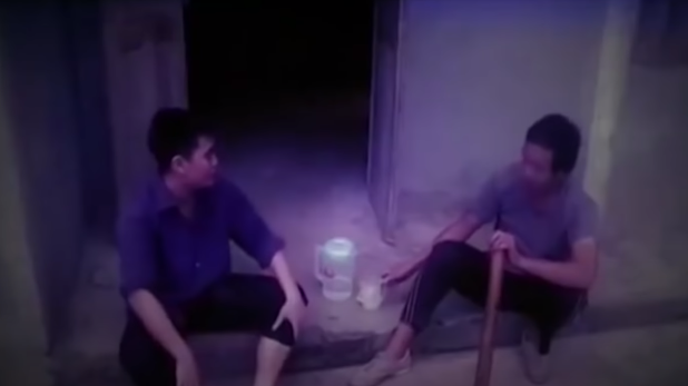 Sơn khai là hàng xóm với nạn nhân, thường sang hút thuốc lào. Đầu tháng 11/2009, Sơn biết ông N. được nhà nước cho vay tiền xóa đói giảm nghèo để xây nhà. Đang lúc cần thêm tiền để cưới vợ, anh ta nhìn thấy chỗ cất tài sản nên nảy lòng tham.