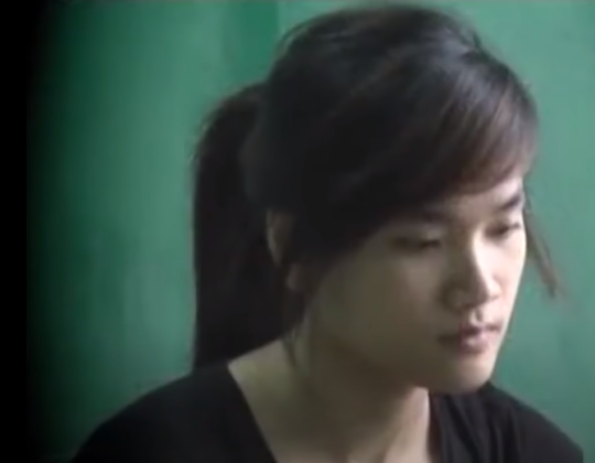 Thấy "tình địch" sống vui vẻ, được chăm sóc còn mình cô đơn, Linh ngày càng thù hận rồi gây án kinh hoàng vào tối 22/10/2011. Sau hơn 1 ngày đêm tập trung đấu tranh, đến 00h ngày 24/10/2011, với những chứng cứ không thể chối cãi, Hồ Nhật Linh đã khai nhận hành vi phạm tội.