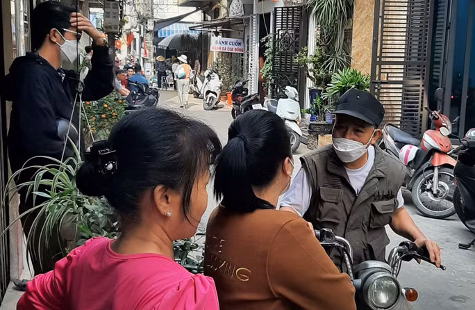  Cha dùng búa đập liên tiếp vào đầu con trai đang ngủ: Sáng 19/3, ông Vũ Quốc Sĩ (50 tuổi, trú phường Thượng Lý, quận Hồng Bàng, Hải Phòng) đã dùng búa đập liên tiếp vào đầu anh V.H.P. (22 tuổi, con trai ông Sĩ) khi đang ngủ tại nhà riêng. Sau khi ra tay, ông Sĩ đã tới trụ sở Công an phường Thượng Lý tự thú. Tại cơ quan Công an, ông Vũ Quốc Sĩ khai có mâu thuẫn từ trước nên lên kế hoạch sát hại con.