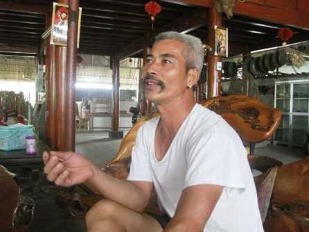 Theo quy định bệnh viện, những ca nhập viện do đánh nhau sẽ bị phạt 200 ngàn đồng nhưng cô nữ y tá không biết mở lời như thế nào với gã giang hồ. Khâu vá xong, chị Oanh nói với Thế Sơn: "Chú ơi, đây là ca đánh nhau đưa vào cấp cứu, tôi đã khâu vết thương giúp em chú, chú đóng tiền cho tôi để tôi nộp cho bệnh viện”. Không như chị lo nghĩ, Thế Sơn đã thanh toán viện phí đầy đủ.