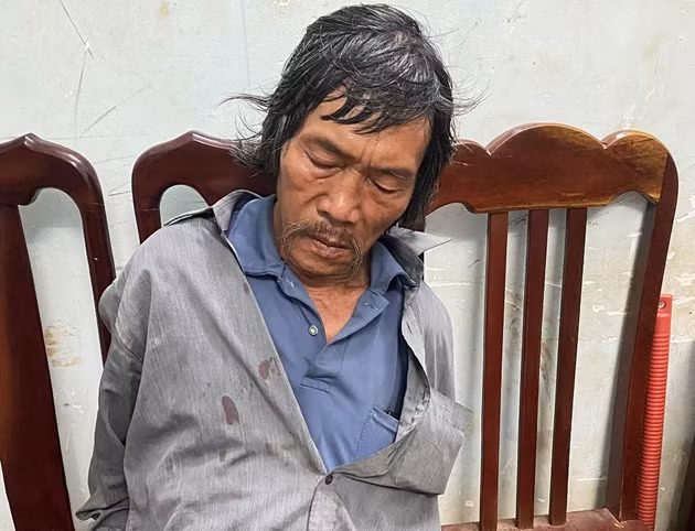  Người đàn ông đâm chết bạn vì nghi ngờ bị trộm tiền: Nghi ngờ trong lúc ngủ đã bị ông Vi Văn Sằn (SN:1971, quê tỉnh Lạng Sơn) trộm tiền, Nguyễn Trang (SN 1952, trú huyện Xuyên Mộc, tỉnh Bà Rịa – Vũng Tàu) đã dùng dao đâm nạn nhân tử vong. Ngày 14/3, Công an tỉnh Bà Rịa – Vũng Tàu cho biết đang tạm giữ Trang để điều tra, làm rõ. 