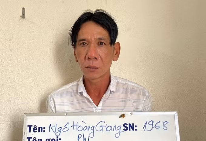  Chuyên đột nhập nhà trọ để cuỗm tài sản: Ngô Hoàng Giang (54 tuổi, ở Đồng Nai) dùng dụng cụ phá khóa và chuyên lẻn vào trong căn phòng trọ ở TP Thủ Đức, TP HCM để trộm cắp tài sản. Ngày 14/3, Công an TP HCM cho biết đang điều tra, làm rõ.