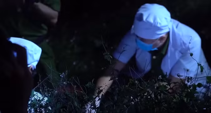 Nhận thấy hai vụ việc có những dấu hiệu liên quan, cơ quan chức năng đã cho mời gia đình chị Hằng đến hiện trường để nhận diện thi thể. Mặc dù thi thể đã bị cháy xém, nhưng khi mới đến hiện trường, người nhà đã nhận ra đây chính là người nhà mình.