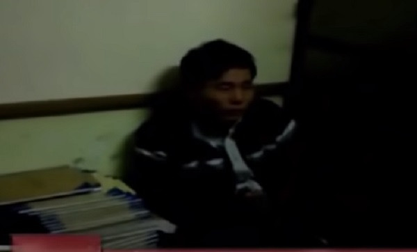 Tại đây, cảnh sát phát hiện có chiếc chiếu ướt và có mùi tanh khó chịu. Giang có nhiều điểm bất thường. Tuy nhiên khi được mời về công an phường Quán Trữ làm việc với thái độ rất bình thản, một mực khẳng định không liên quan đến vụ án.