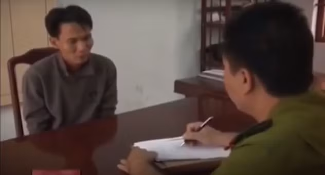 Theo cáo trạng, năm 2012 Lê Trung Hiếu chung sống như vợ chồng với bà H. tại nhà của bà H. trên đường An Phú Đông, quận 12, TP HCM. Qua thời gian chung sống, bà H. thấy Hiếu không có tình cảm thật sự với mình mà chỉ lợi dụng tiền bạc nên có lời xúc phạm Hiếu và đòi chia tay nên Hiếu nảy sinh ý định giết bà H..