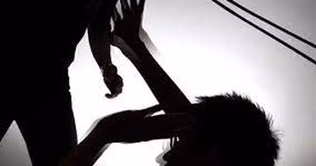  Anh rể đánh em vợ trọng thương do thù tức cá nhân: Do thù tức cá nhân, Nguyễn Văn Khách (1964, trú tại xã Tân Lập, huyện Vũ Thư, Thái Bình) đột nhập vào nhà em vợ là Nguyễn Như Hưng (SN 1978), dùng vật cứng đánh nhiều nhát vào vùng đầu khiến nạn nhân bị thương nặng phải nhập viện cấp cứu. Ngày 17/3, Công an tỉnh Thái Bình cho biết đã khởi tố, bắt tạm giam Khánh.