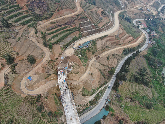 Cầu Móng Sến hoàn thành sẽ hoàn chỉnh khớp nối Dự án Đầu tư xây dựng đường nối đường cao tốc Nội Bài - Lào Cai đến Thị xã Sa Pa, góp phần nâng cao hiệu quả khai thác của đường cao tốc Nội Bài - Lào Cai, thúc đẩy phát triển kinh tế - xã hội, đảm bảo an ninh quốc phòng khu vực Tây Bắc nói chung, tỉnh Lào Cai nói riêng; đồng thời, xóa “điểm đen” giao thông, giảm thiểu nguy cơ tai nạn giao thông trên quốc lộ 4D, rút ngắn thời gian di chuyển từ TP Lào Cai đến Thị xã Sa Pa và ngược lại.