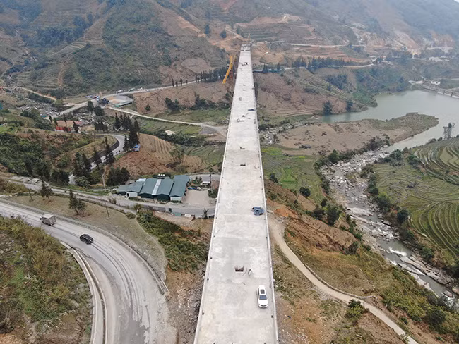 Chiem nguong cau can Mong Sen co tru cau cao nhat Viet Nam-Hinh-2