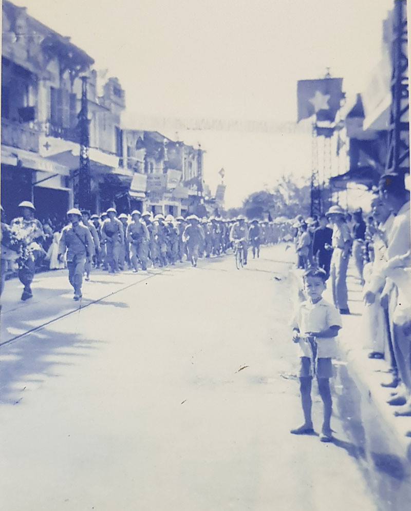 Buc anh dac biet ve khoanh khac dau tien Giai phong Thu do