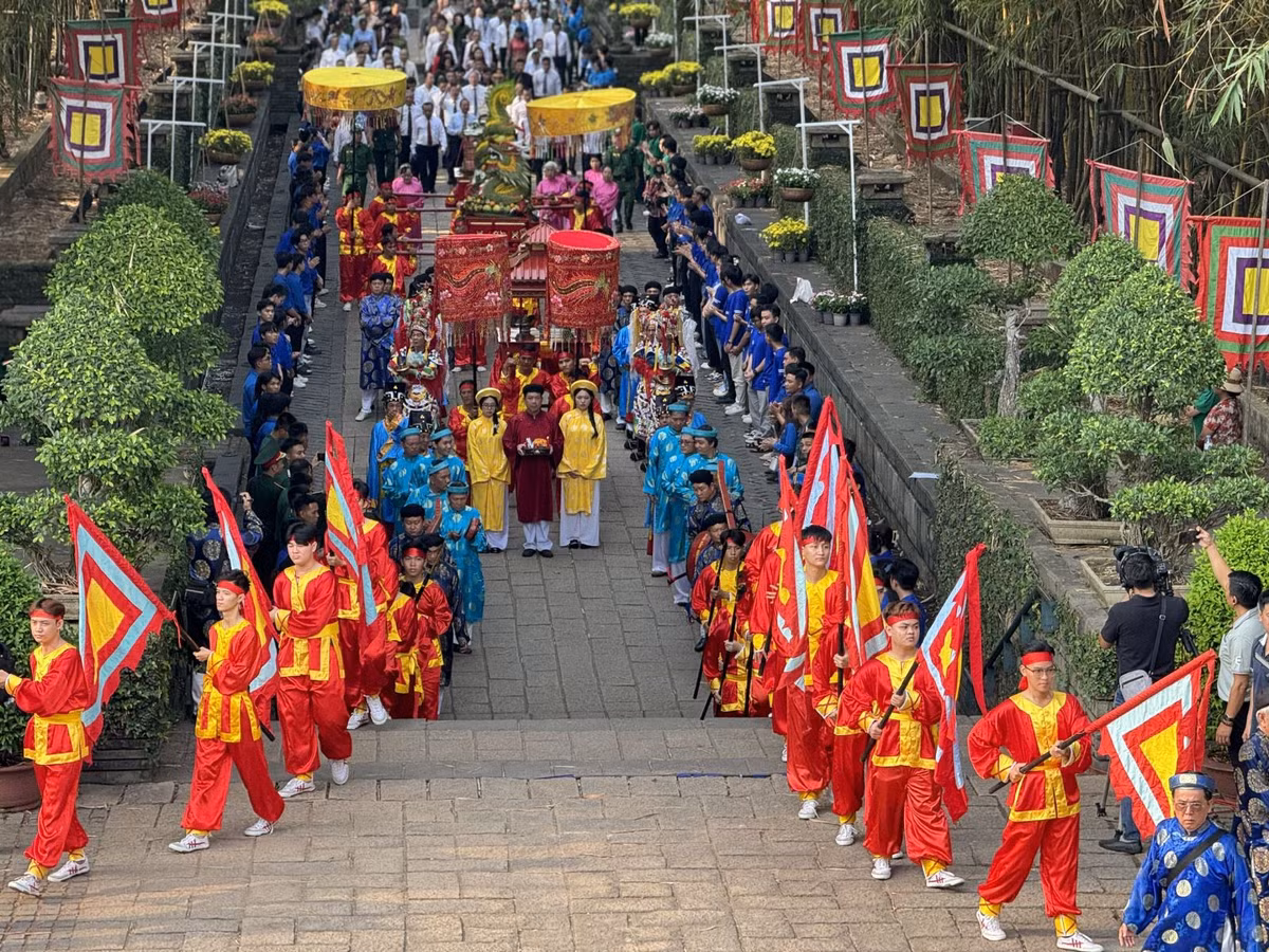 Giỗ Tổ Hùng Vương và 30/4-1/5 được nghỉ bao nhiêu ngày? Gio To Hung Vuong va 30/4-1/5 duoc nghi bao nhieu ngay?