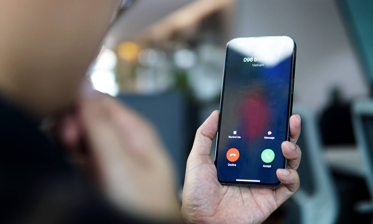 Hoàng đã lục soát cướp đi 4 nhẫn vàng, 1 điện thoại và 1 xe máy. Sau khi gây án Hoàng trốn vào Thanh Hóa với người yêu. Ngày 27/1, Hoàng mang xe đến khu vực Nhà máy Bê tông Xuân Mai (thuộc địa bàn xã Thủy Tiên, huyện Chương Mỹ, Hà Nội) bán với giá 3,5 triệu đồng. Sau đó, Hoàng lại tiếp tục bỏ trốn vào Thanh Hóa. Đến ngày 1/2/2011, thì bị cơ quan CSĐT bắt giữ cùng tang vật. (Ảnh minh họa, nguồn internet) 