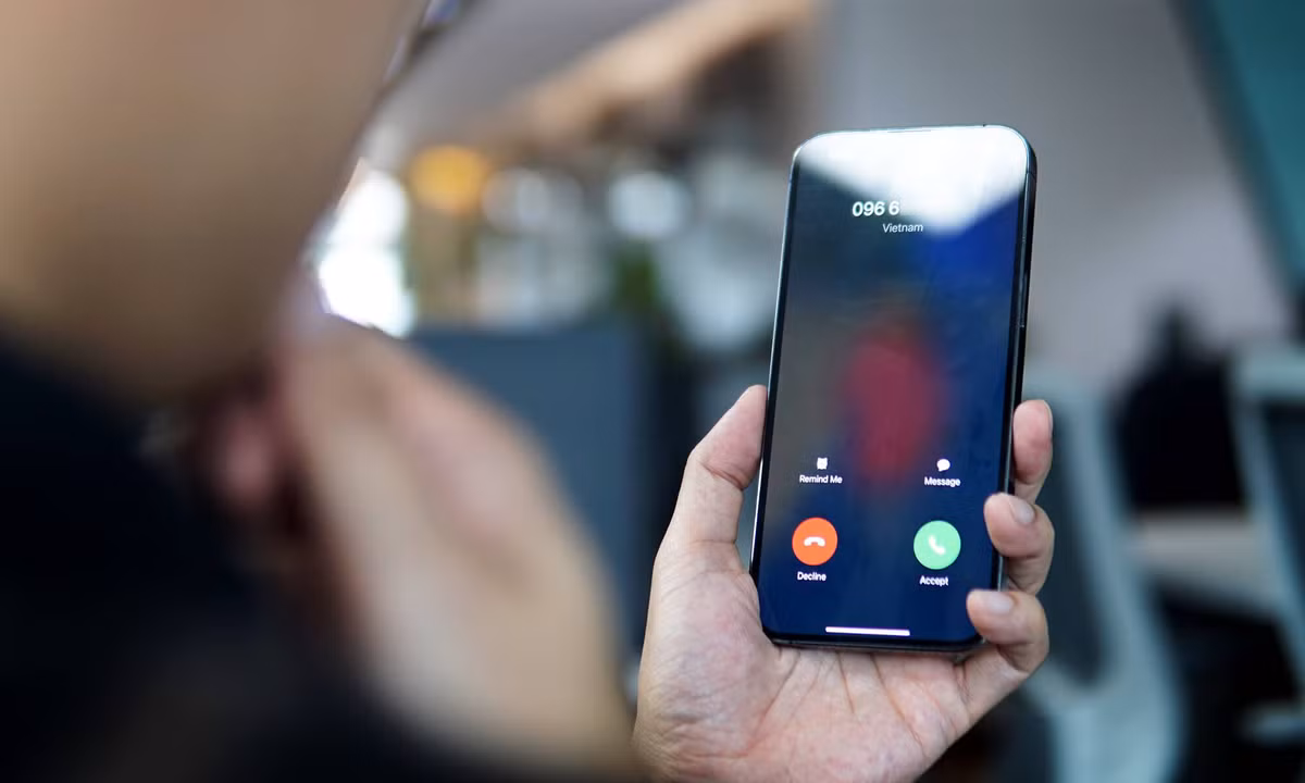 Hoàng đã lục soát cướp đi 4 nhẫn vàng, 1 điện thoại và 1 xe máy. Sau khi gây án Hoàng trốn vào Thanh Hóa với người yêu. Ngày 27/1, Hoàng mang xe đến khu vực Nhà máy Bê tông Xuân Mai (thuộc địa bàn xã Thủy Tiên, huyện Chương Mỹ, Hà Nội) bán với giá 3,5 triệu đồng. Sau đó, Hoàng lại tiếp tục bỏ trốn vào Thanh Hóa. Đến ngày 1/2/2011, thì bị cơ quan CSĐT bắt giữ cùng tang vật. (Ảnh minh họa, nguồn internet) 