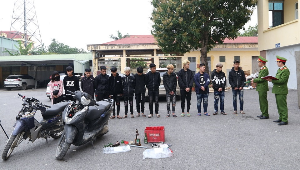 Hà Nam: Bắt nhóm đối tượng mang gạch, đá giải quyết mâu thuẫn Ha Nam: Bat nhom doi tuong mang gach, da giai quyet mau thuan