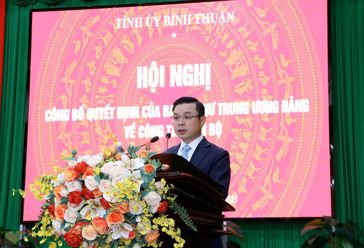 Tân Phó Bí thư Tỉnh ủy Bình Thuận Đỗ Hữu Huy. Sáng cùng ngày, Tỉnh ủy Hậu Giang tổ chức Hội nghị triển khai quyết định của Ban Bí thư Trung ương Đảng về công tác cán bộ. Phó Chủ nhiệm Ủy ban Khoa học, Công nghệ và Môi trường của Quốc hội Nguyễn Tuấn Anh được Ban Bí thư điều động, chỉ định tham gia Ban Chấp hành, Ban Thường vụ, giữ chức Phó Bí thư Thường trực Tỉnh ủy Hậu Giang, nhiệm kỳ 2020 - 2025 và giới thiệu bầu giữ chức Trưởng đoàn Đại biểu Quốc hội khóa XV tỉnh. 