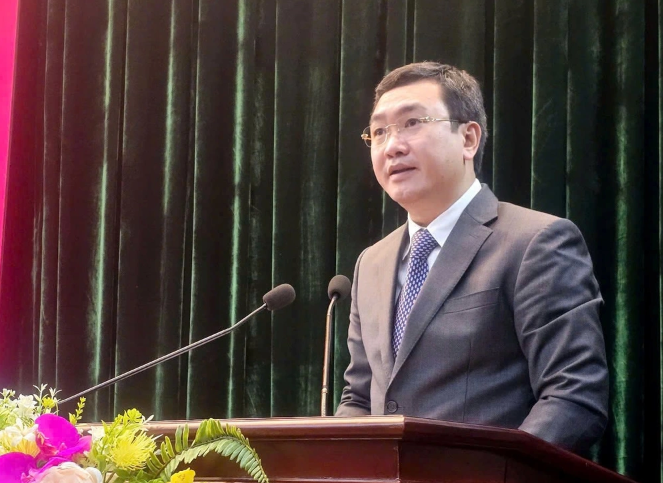 Tân Phó Bí thư Tỉnh ủy Lạng Sơn Nguyễn Cảnh Toàn. Cũng vào chiều 27/2, Tỉnh uỷ Hoà Bình tổ chức Hội nghị triển khai Quyết định của Ban Bí thư về công tác cán bộ. Theo đó, bà Bùi Thị Minh, Ủy viên Ban Thường vụ Tỉnh ủy, Trưởng Ban Tổ chức Tỉnh ủy được Ban Bí thư chuẩn y giữ chức Phó Bí thư Tỉnh ủy Hòa Bình nhiệm kỳ 2020 - 2025.